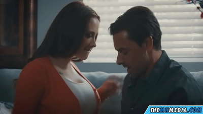 நல்ல மார்பளவு கொண்ட அம்மாவுடன் காதல் உடலுறவு